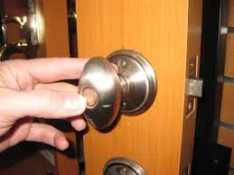 Locksmith Master Store Torrance, CA 310-975-3530 - door-unlock